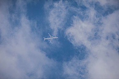 男主播飞机直播,空中直播奇观，云端美景首曝-1