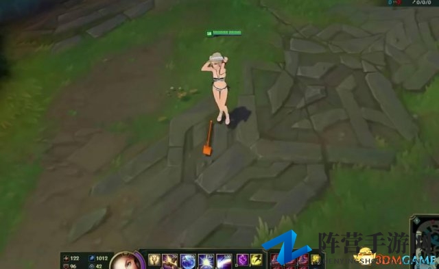 玩家自制LOL拉克丝泳池皮肤 网友: 穿得太清凉了