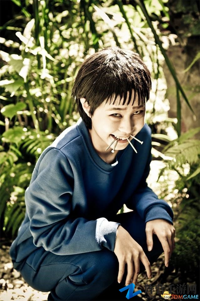 台北少年Cos伊藤润二“双一” 口含长钉眼神邪魅